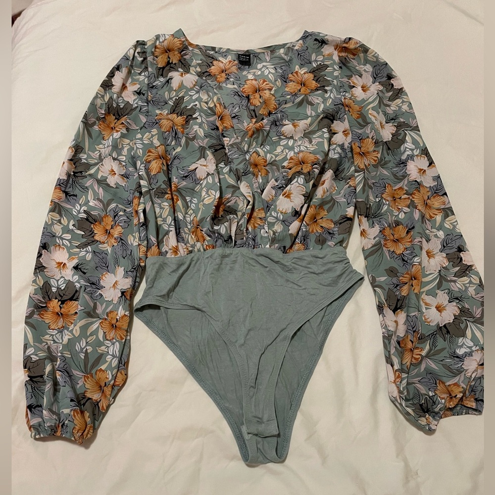 SHEIN Women’s Floral Long-Sleeve Bodysuit Size S